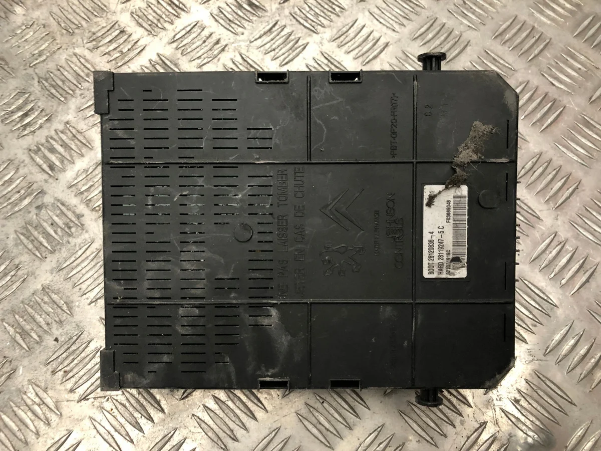Fuse Module 96640588001 for Peugeot 607 image 3