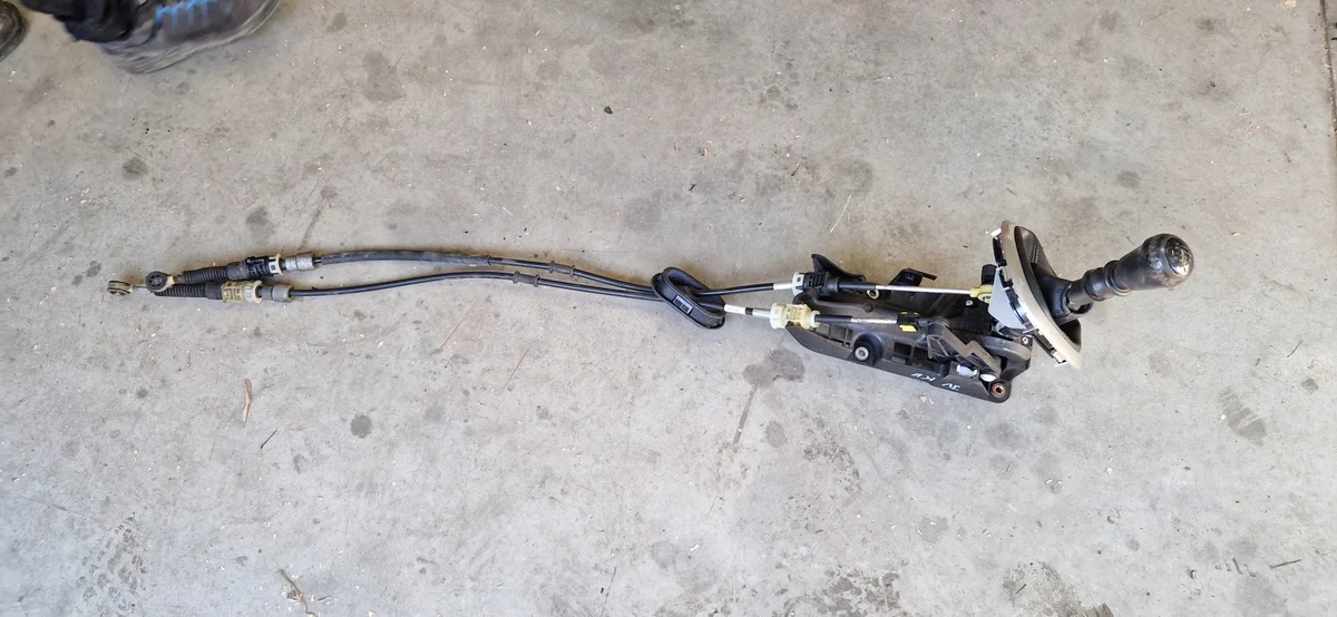 Nissan Juke F15 Gear Shift Cable Linkage Used
