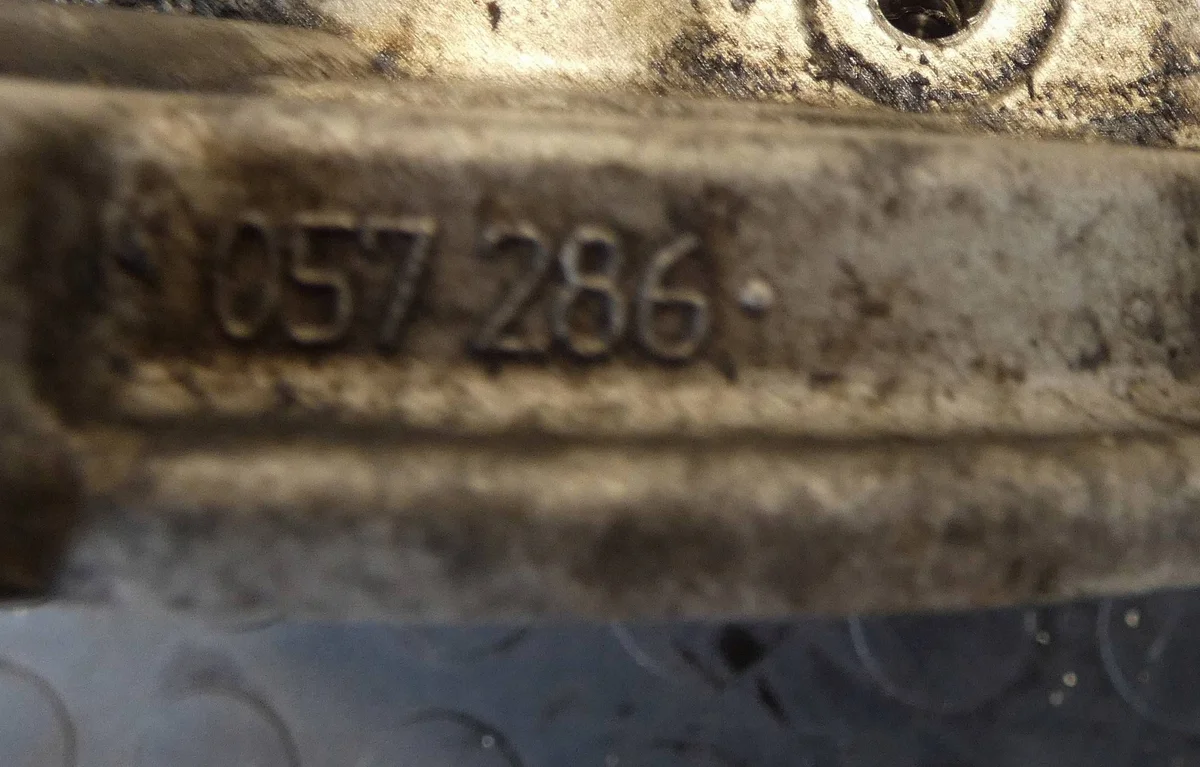 Audi A8 D3 4.0 TDI Topplock 057374B image 8