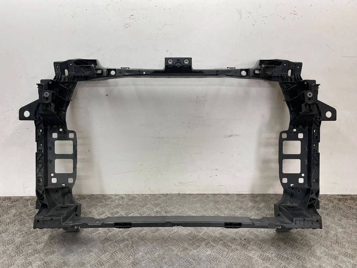 Etupalkki Audi Q7 Q8 4M0805594D