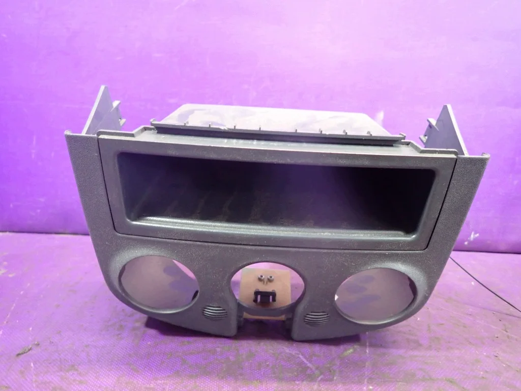 Mitsubishi Colt VI Z30 Painel Central Usado