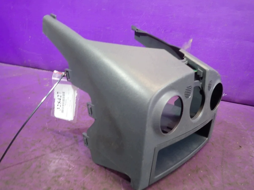 Mitsubishi Colt VI Z30 Panel Central Usado image 3