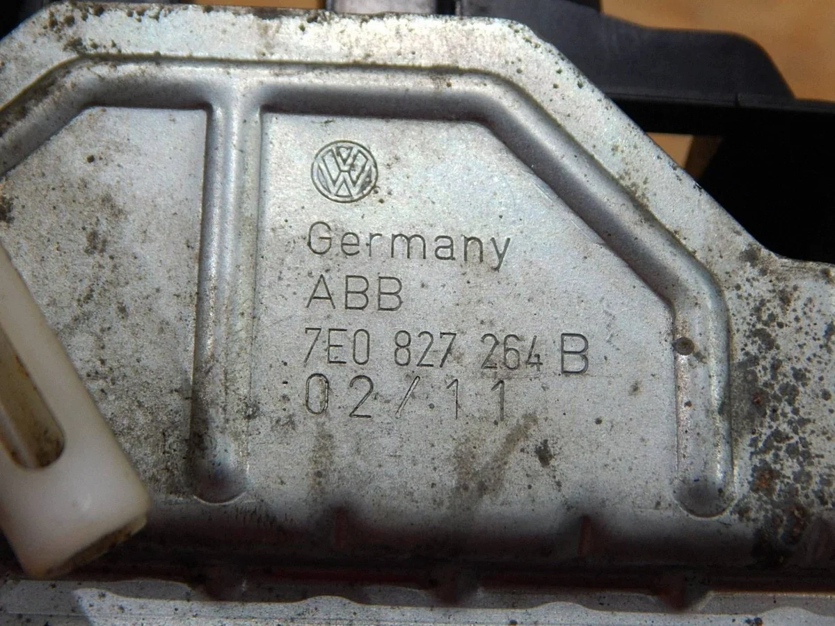 VW T5 klink handgreep achterklep gebruikt image 4