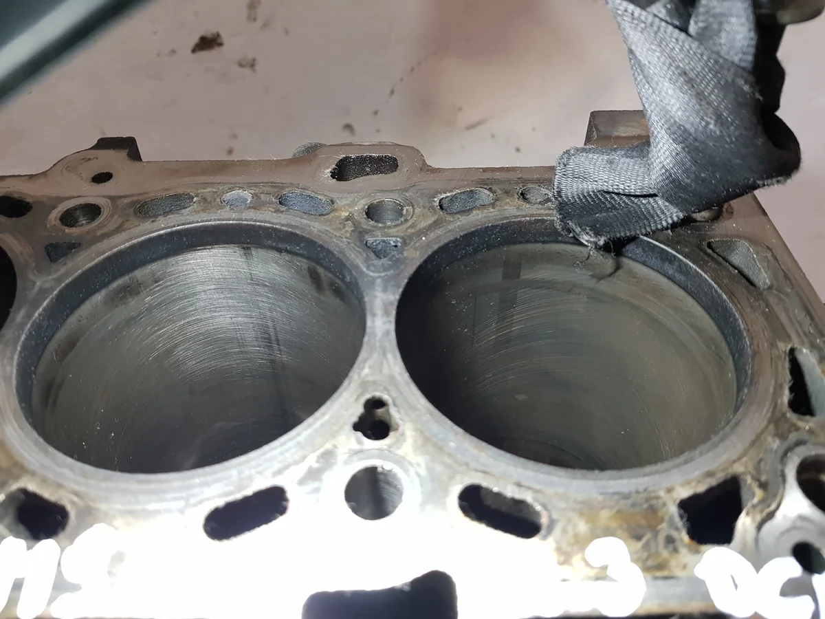 Bloc moteur Renault Master III 2.3 DCI image 7