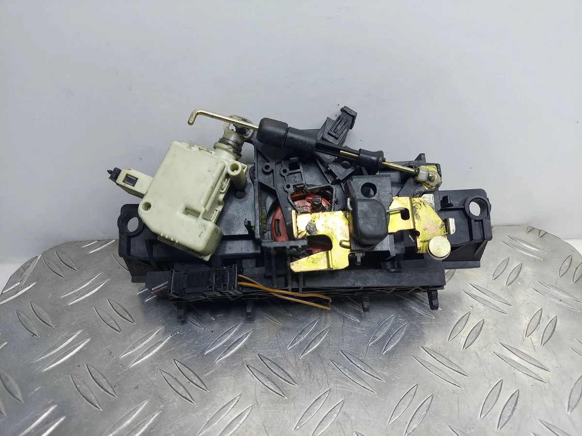 Poignée hayon Audi A6 C5 8D9827565H image 3
