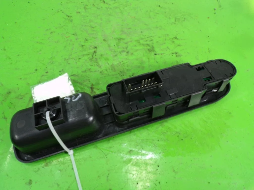 Citroen C3 Picasso lasinnostimen kytkin F-407252-