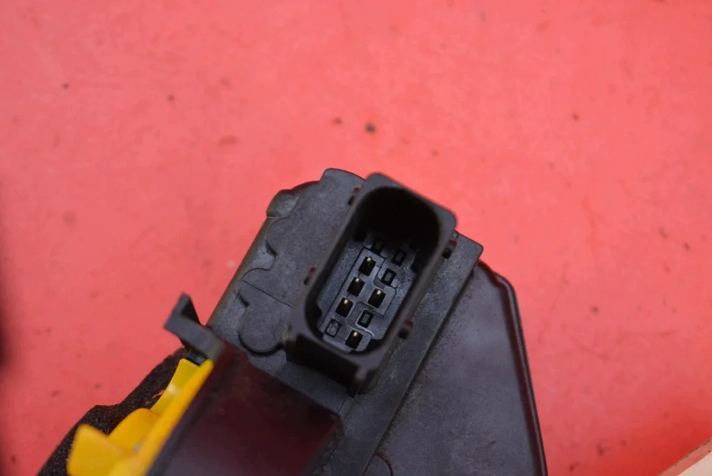 Fechadura Porta Esquerda Dianteira Opel Mokka A thumbnail 5