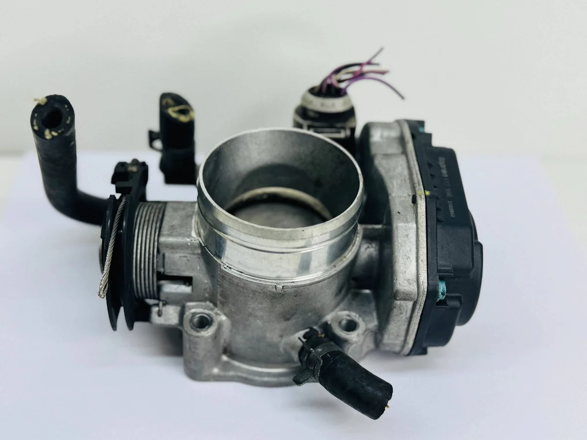 Audi A3 S3 8L Valvola a farfalla 117356 image 4