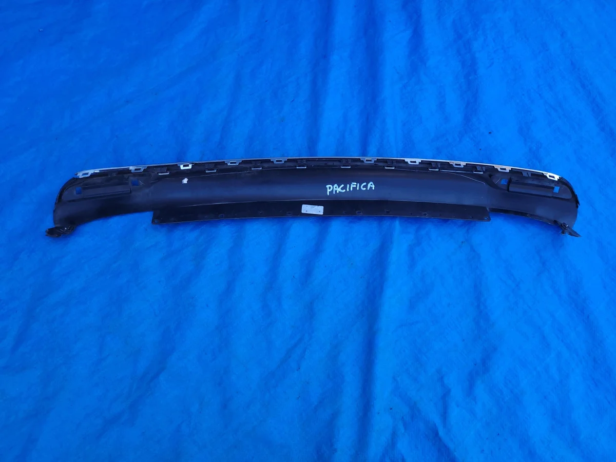 Chrysler Pacifica Rear Bumper Diffuser Trim image 9
