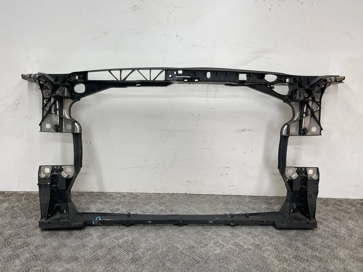 Förstärkning Audi A4 B9 8W0805594E