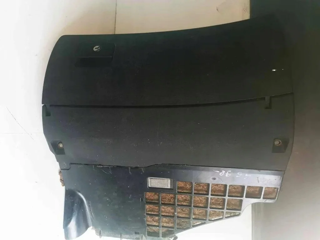 Audi A6 S6 C5 4B förvaringsfack höger fram