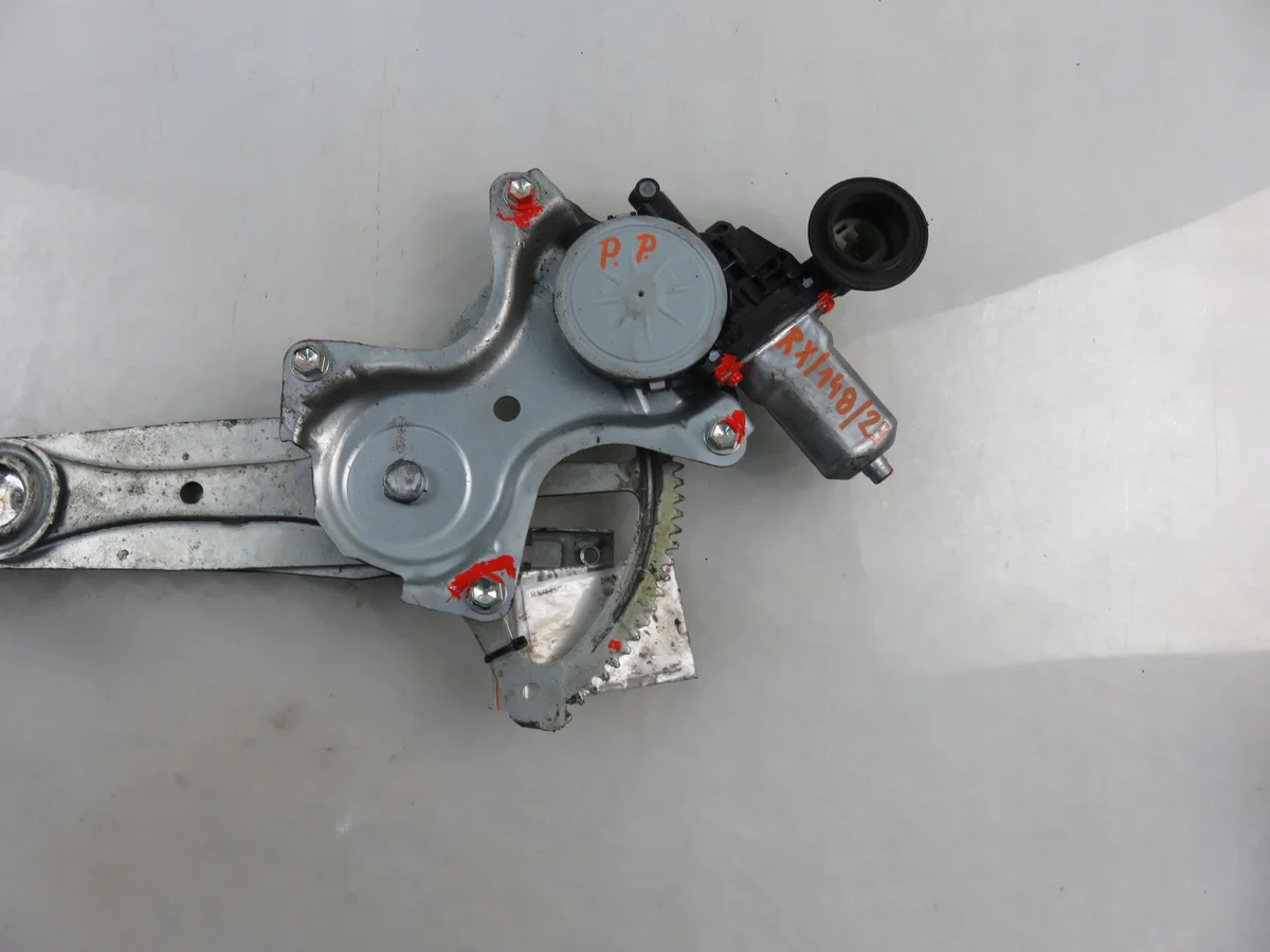 Fönsterhiss höger fram Toyota Corolla E15 image 6