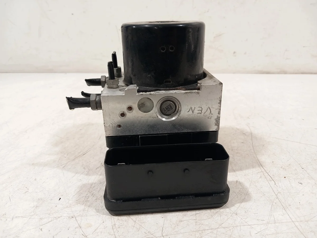 ABS Pomp Ford Focus 3 Wagon BV612C405AL image 3