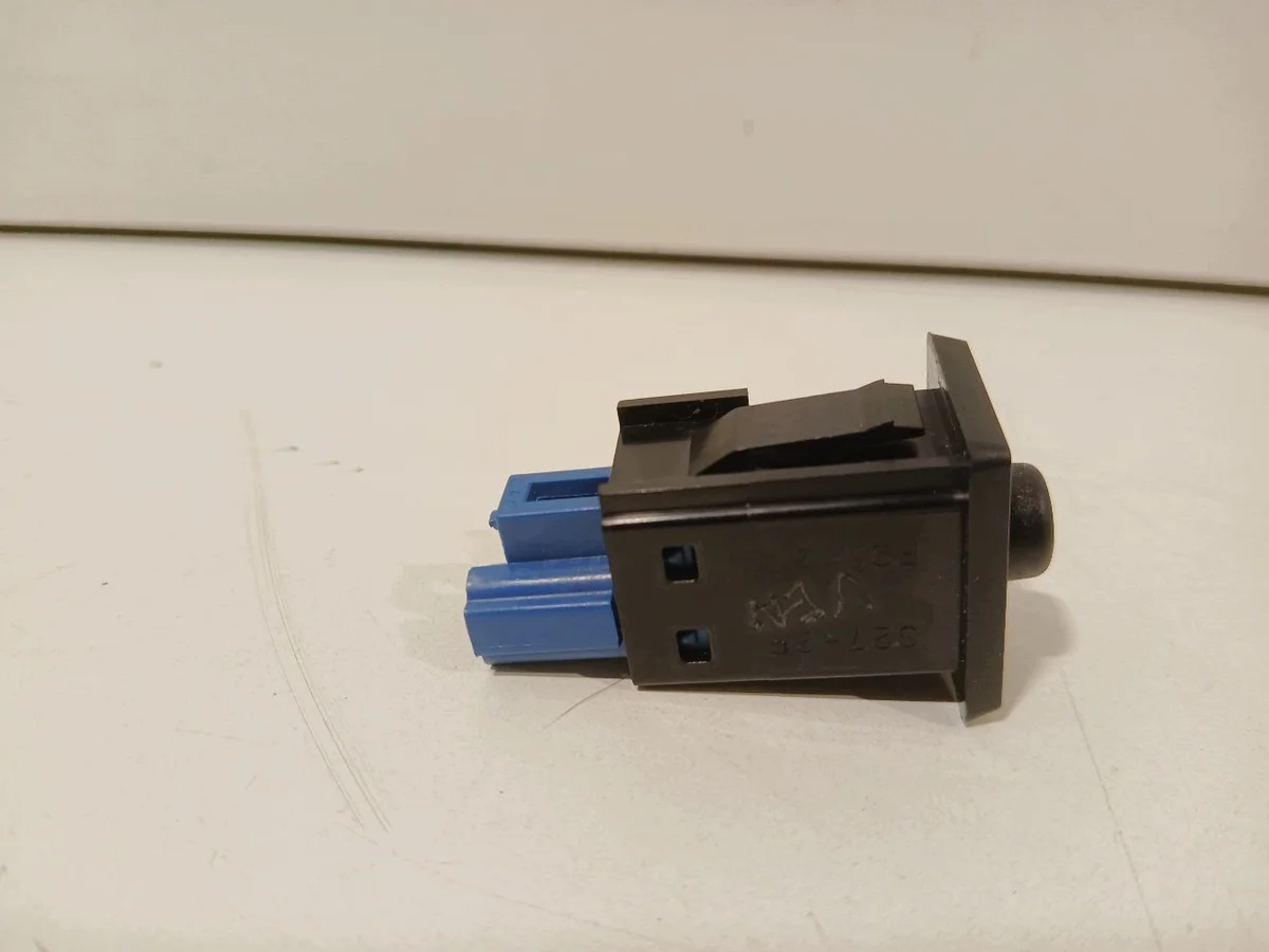 Interruptor Porta-malas Mitsubishi Outlander 2019-2022 image 4