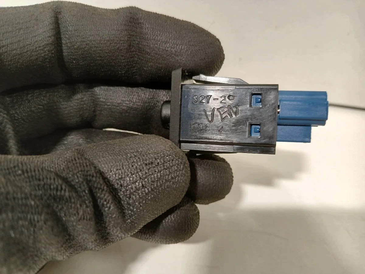 Interruptor Porta-malas Mitsubishi Outlander 2019-2022 image 6