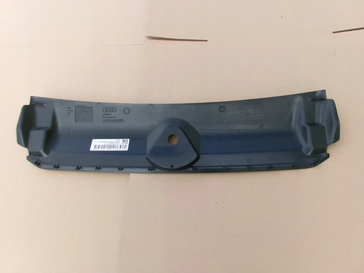 Audi A4 B9 etupään yläsuojus 8W0807081