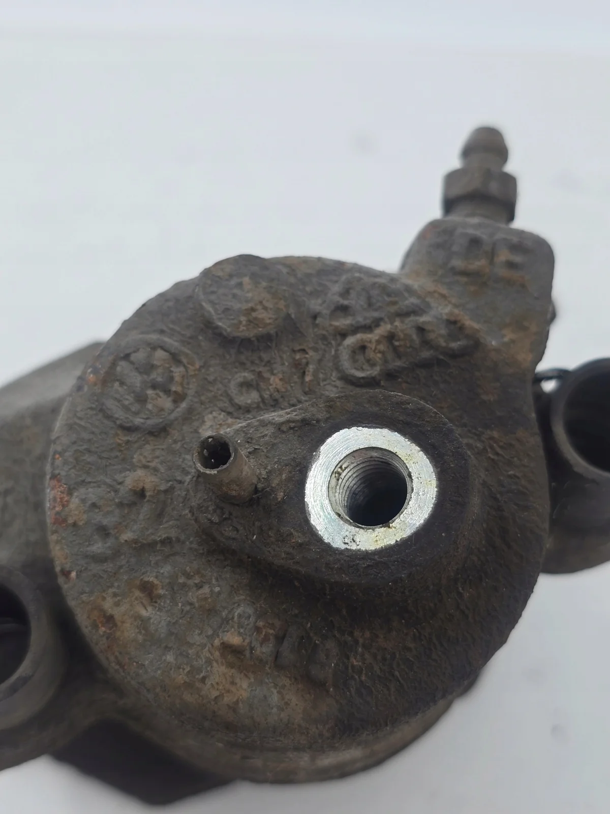 VW Beetle Front Right Brake Caliper 1K0615124E image 4