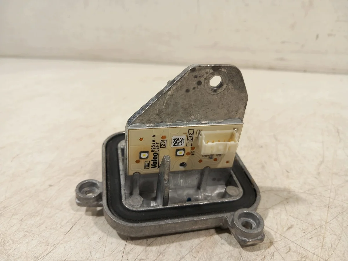 BMW X1 F48 Xenon-ljusmodul Vänster 90068144