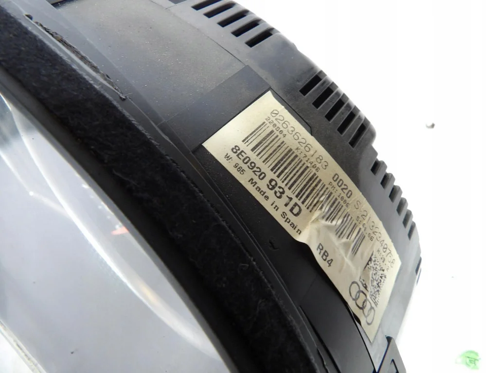 Compteur Audi A4 B7 2.0B 8E0920931D image 3