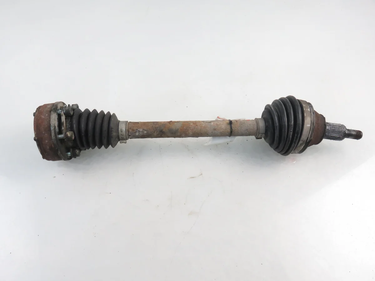 Etuvetoisen vasen vetoakseli VW Fox 1.2