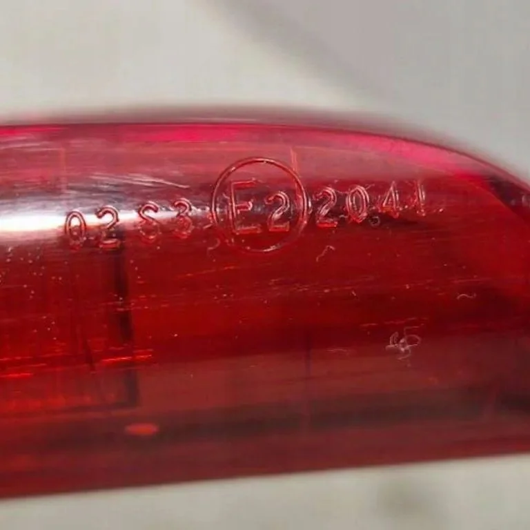 Third Brake Light Toyota Avensis T250 E2204 image 3