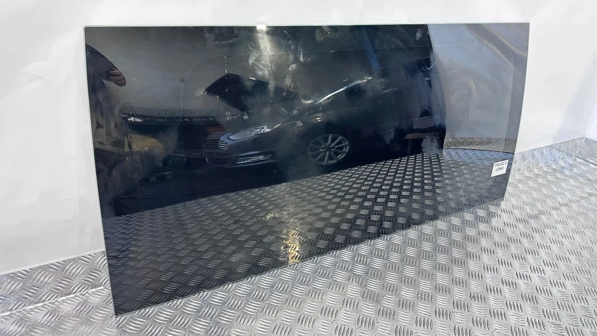 Opel Vivaro A oikea taka-ikkuna image 5