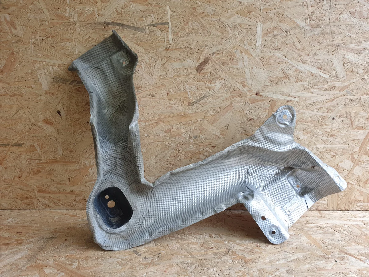 Renault Clio V AdBlue värmesköld 747613641R image 7