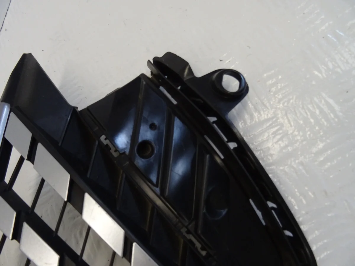 Kühlergrill Peugeot 2008 II LIFT gebraucht image 7