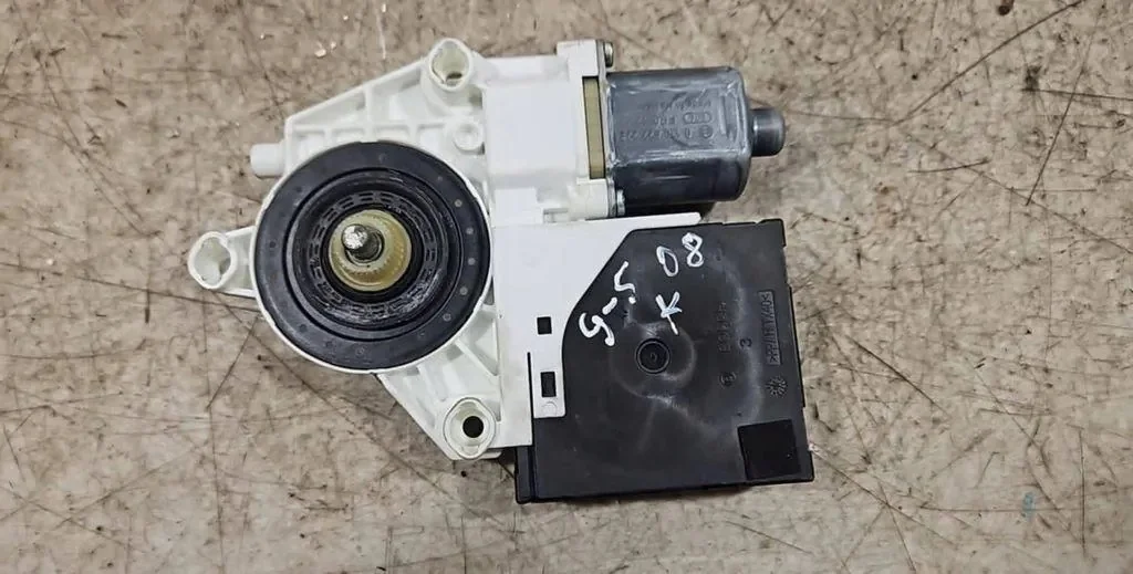 Moteur de vitre Volkswagen 1K5837401AJ