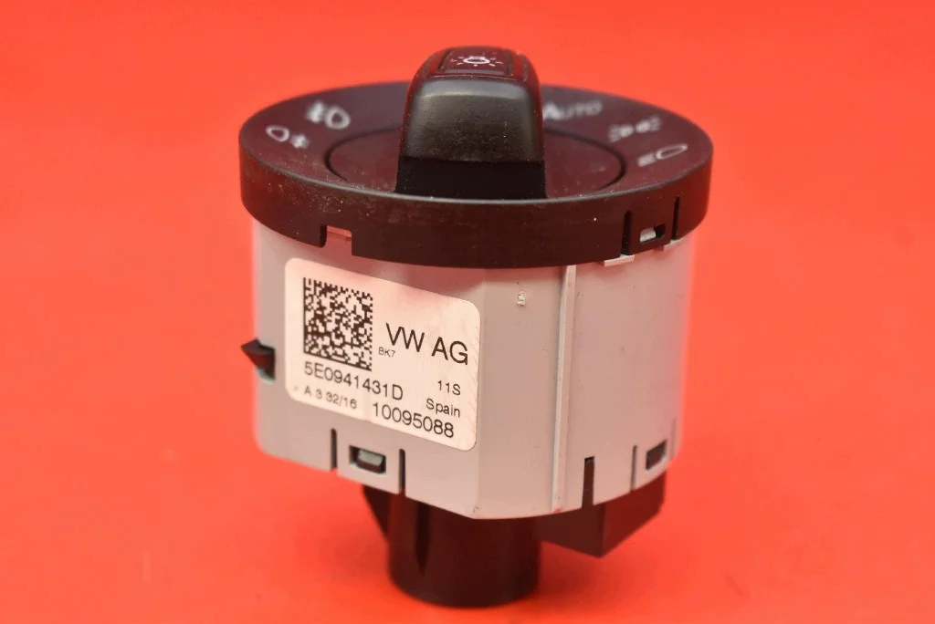 Interruptor Luzes Skoda Fabia 3 5E0941431D Usado image 3