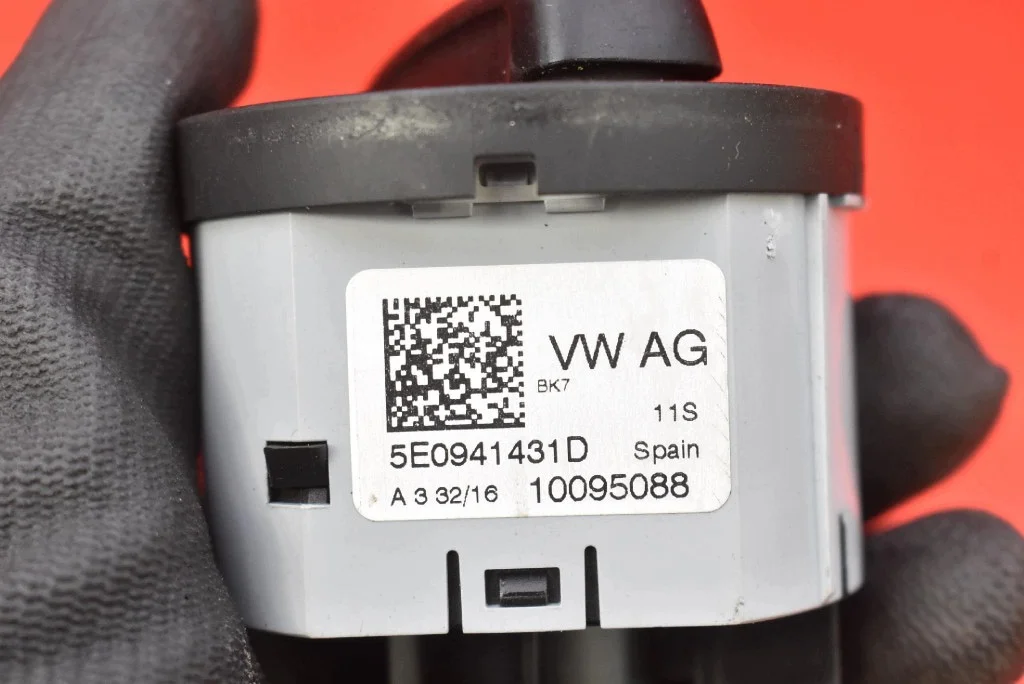 Interruptor Luzes Skoda Fabia 3 5E0941431D Usado image 7