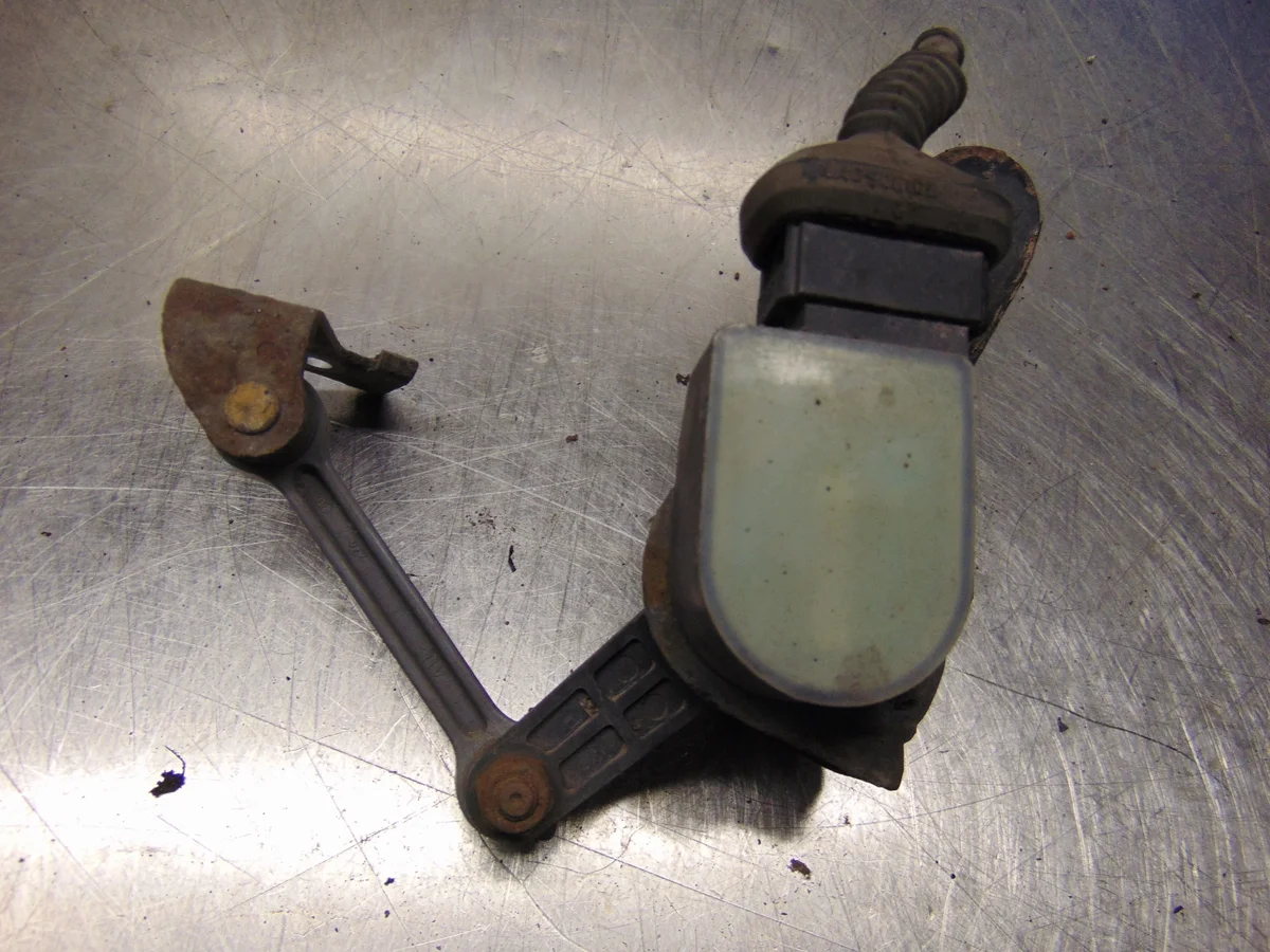 VW Phaeton Xenon Position Sensor Used image 4