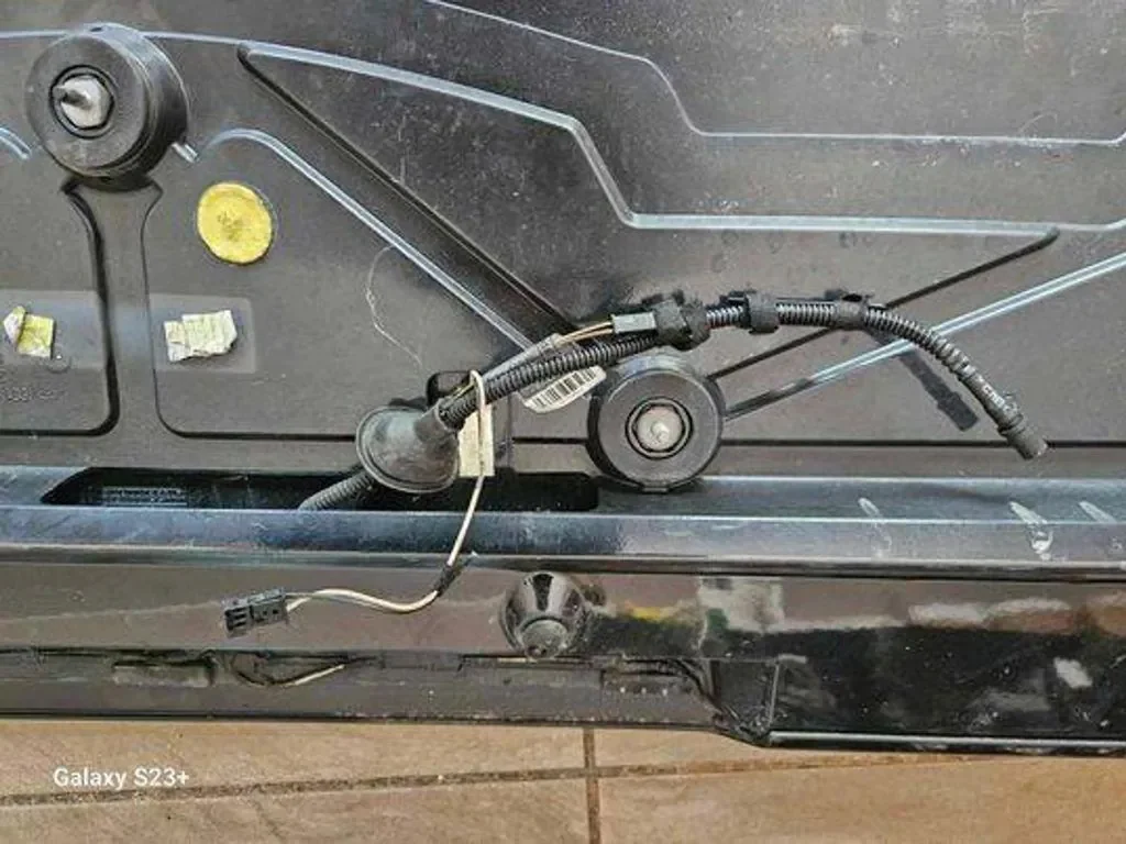BMW X3 E83 Tailgate Spoiler Used image 5