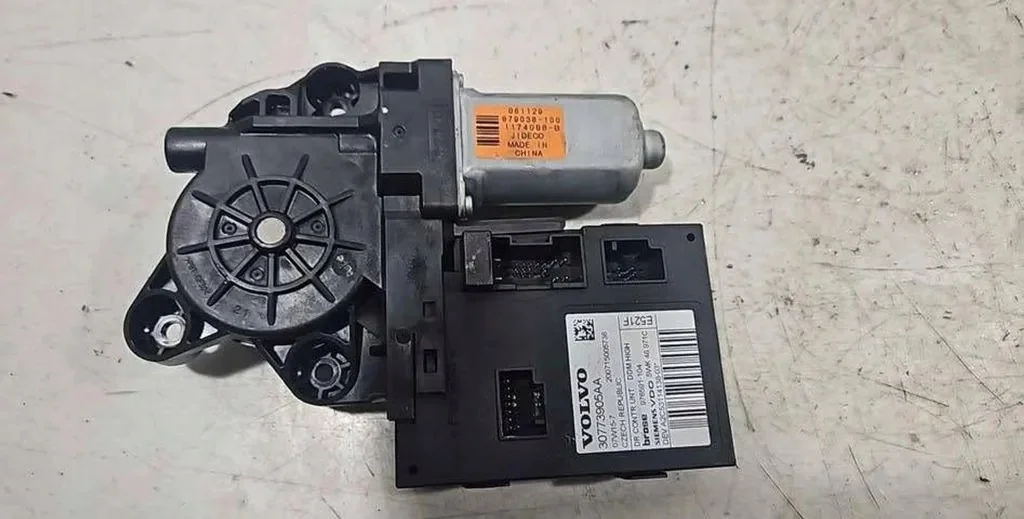 Moteur lève-vitre VOLVO V50 1174088B