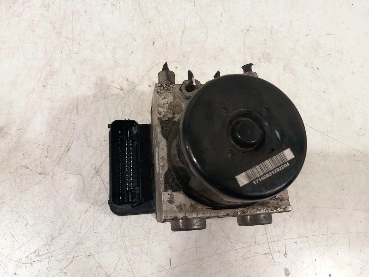 Opel Astra J ABS-pumppu 13356789