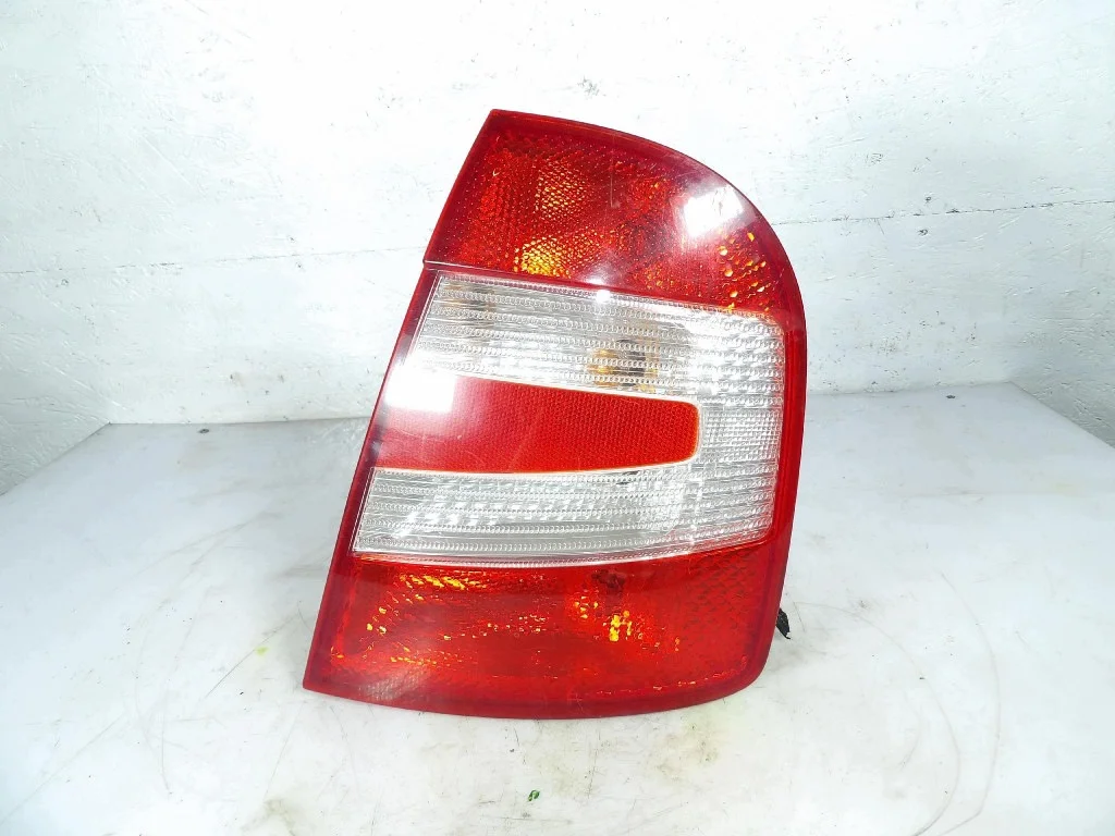SKODA FABIA I HB LUZ TRASERO DERECHO
