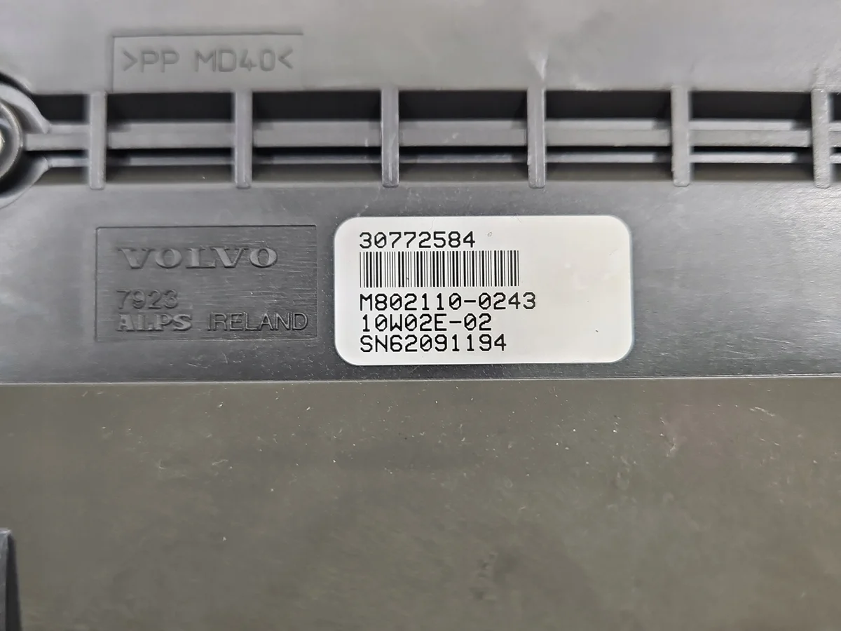 Monitor Volvo XC60 I 2008- Usado image 5
