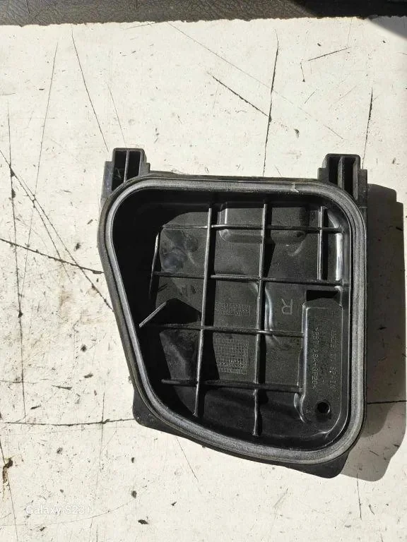 Audi Q5 SQ5 oikea ajovalon suojus 8R0941158B