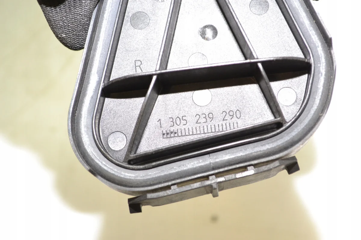 BMW E92 E93 Xenon Headlight Cover Right Used image 4