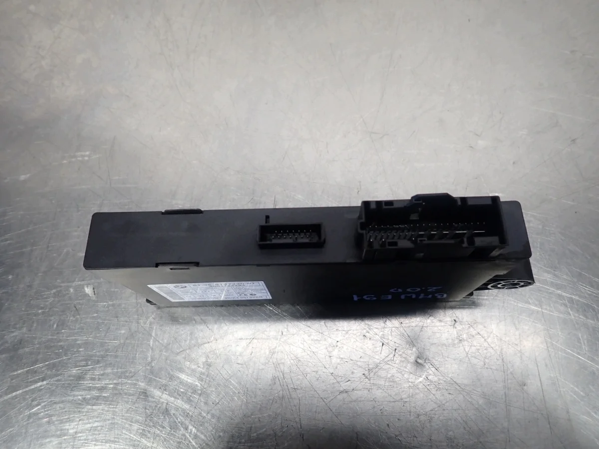 BMW E91 Touring 318d CAS Module 914722001 image 3