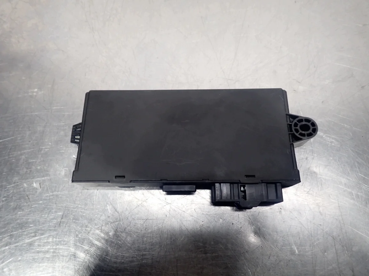 BMW E91 Touring 318d CAS Module 914722001 image 4