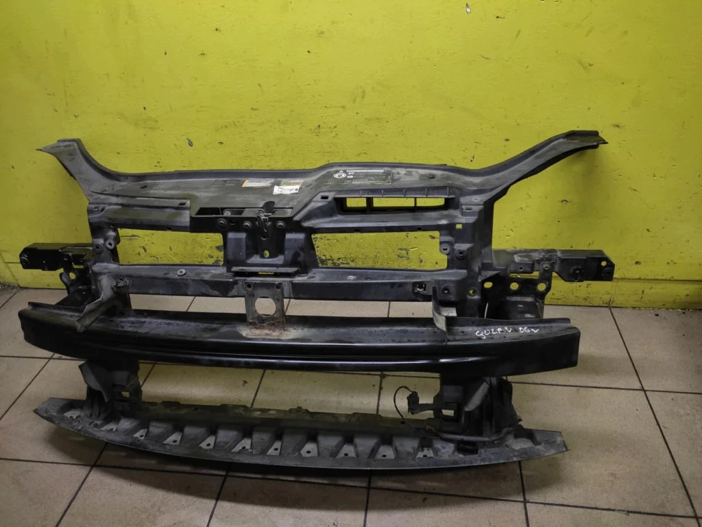 VW Golf V Refuerzo Parachoques Delantero Usado