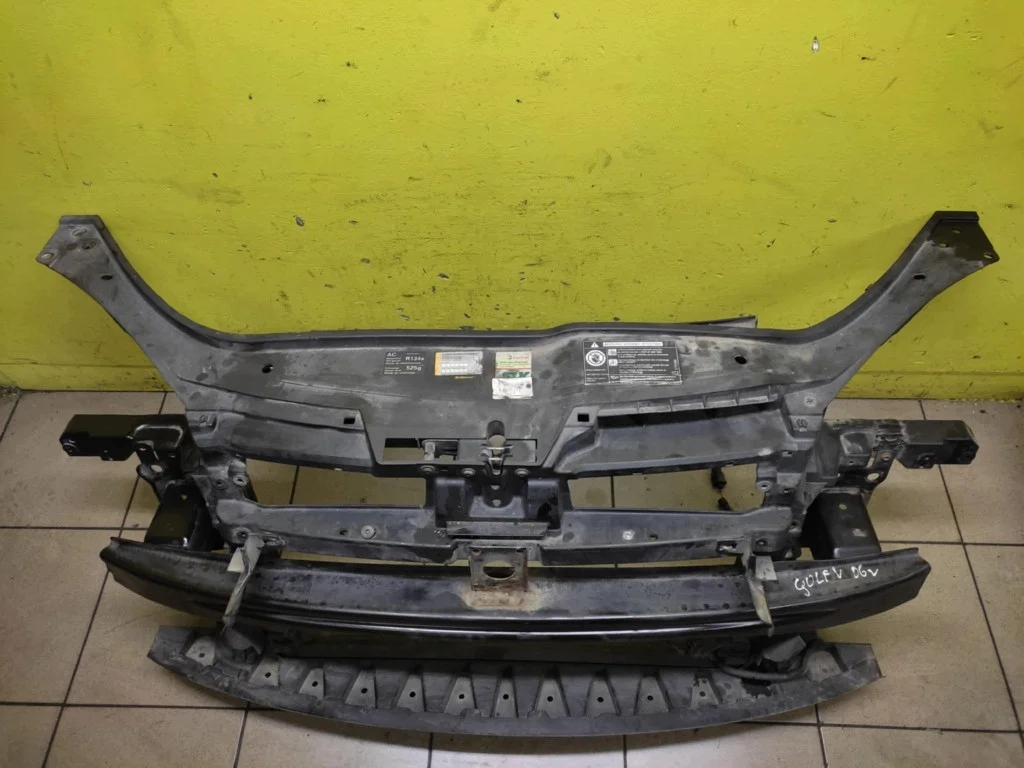 VW Golf V Refuerzo Parachoques Delantero Usado