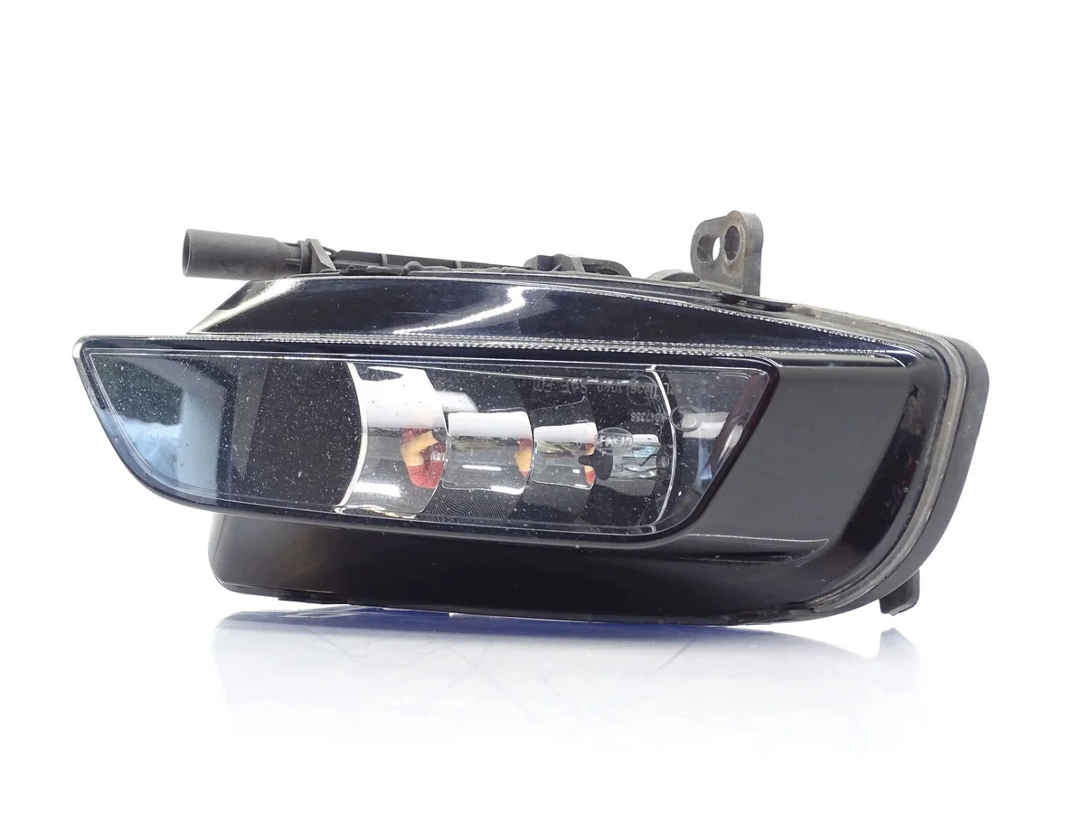 Farol de Nevoeiro Audi A3 8V Direito Usado