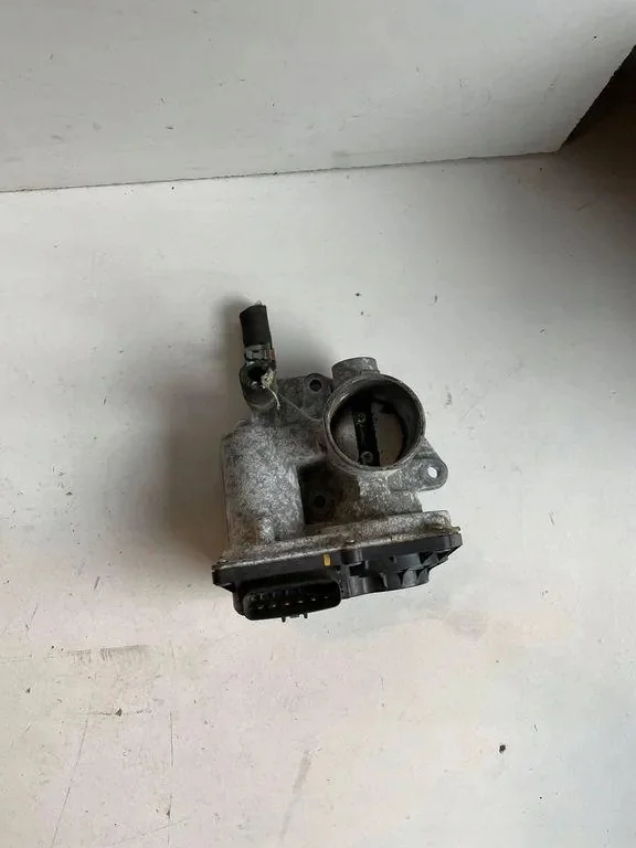 Used Toyota Throttle Body 220300Q030