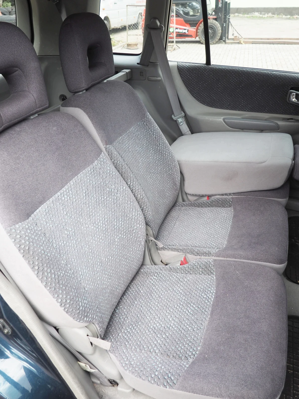 Mazda Premacy Cache-bagages Gris Original image 10