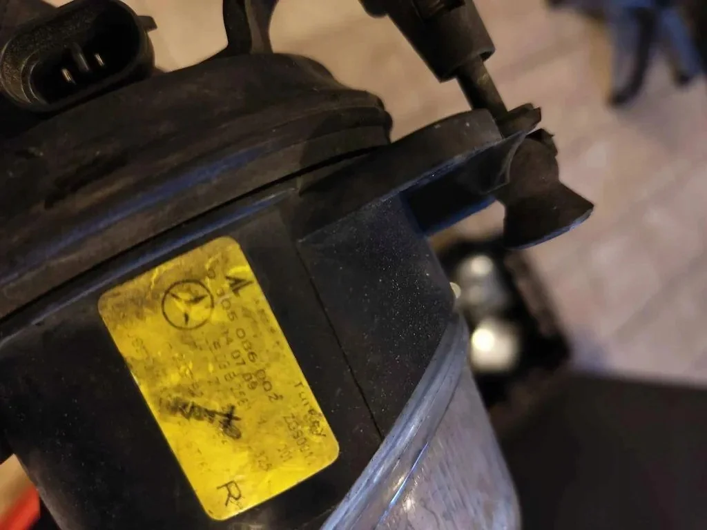 Mercedes W207 A207 Halogen Höger Galler image 3