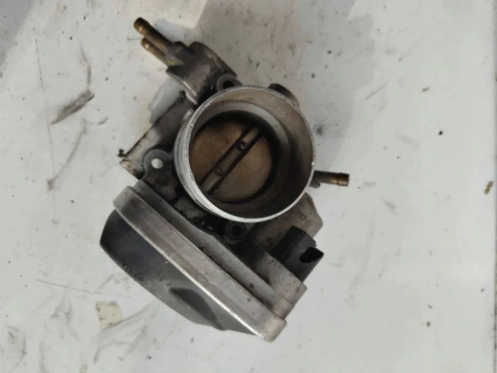 Kaasuläppäkotelo Audi VW Seat Skoda 1.6 B