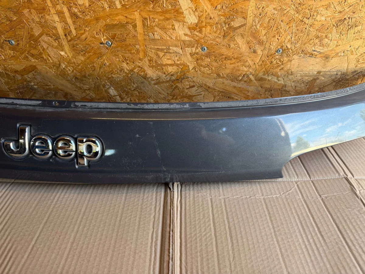 Tailgate Spoiler for Jeep Compass - Used image 3
