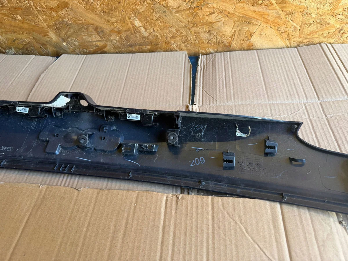 Tailgate Spoiler for Jeep Compass - Used image 5